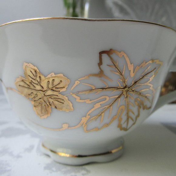 Fine Porcelain 2 Mugs "Golden Grape Leaf", Japan - Picture 6 of 11